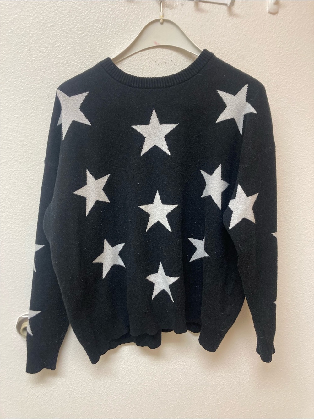 ORANGE KISS ESSENTIALS Black With Cream Stars Fun Crew Neck Sweater (XL)